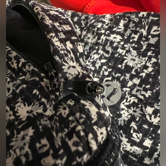 Lululemon Athletica cropped daisy dust leggings - Picture 4 of 12